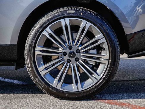 New 2026 Land Rover Range Rover SE image 8