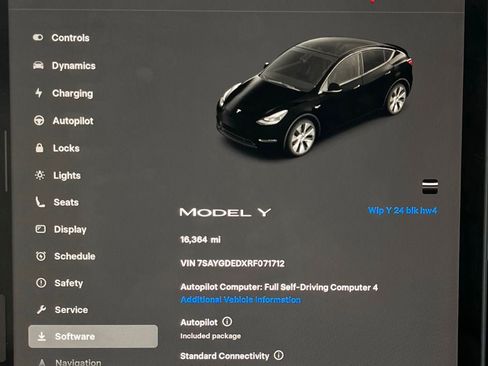 Used 2024 Tesla Model Y 2WD image 23