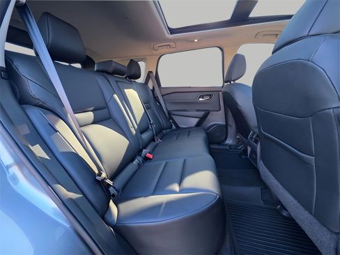 Used 2023 Nissan Rogue SV w/ SV Premium B Package image 7