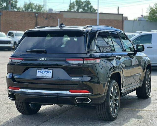 Used 2023 Jeep Grand Cherokee Overland AWD/4WD image 47