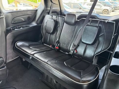 Used 2025 Chrysler Pacifica Limited FWD image 25