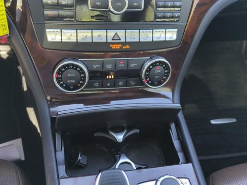 Used 2015 Mercedes-Benz SL 550 image 21