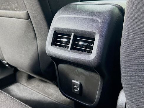 Used 2021 Chevrolet Equinox LS w/ LS Convenience Package image 18