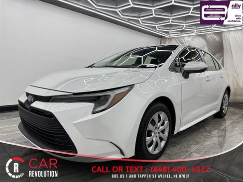 Used 2023 Toyota Corolla LE FWD image 3