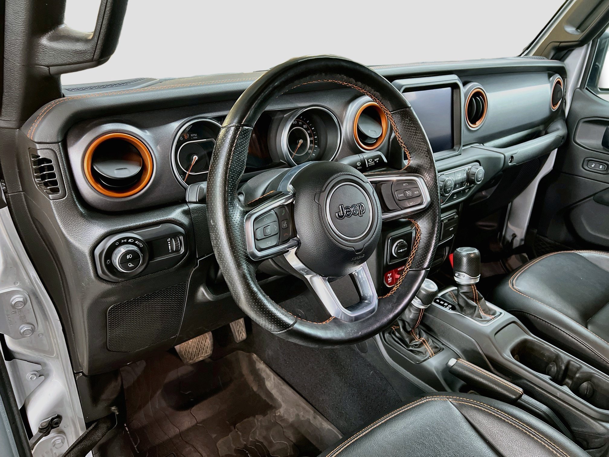 Used 2023 Jeep Gladiator Mojave w/ Cold Weather Group AWD/4WD image 4