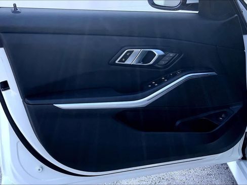 Used 2022 BMW 330i Sedan w/ M Sport Package RWD image 27