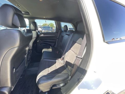 Used 2020 Jeep Grand Cherokee Altitude AWD/4WD image 15