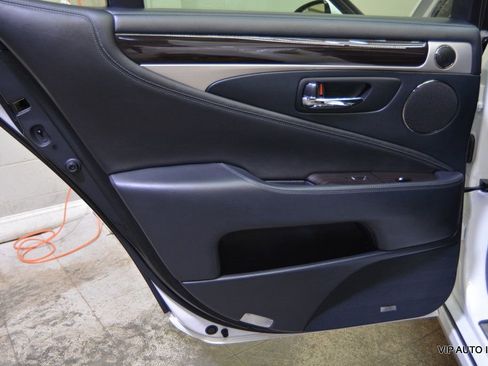 Used 2015 Lexus LS 460 w/ Comfort Package image 9