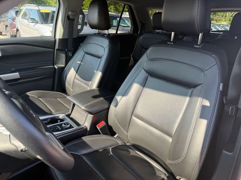 Used 2023 Ford Explorer XLT w/ Equipment Group 202A AWD/4WD image 23