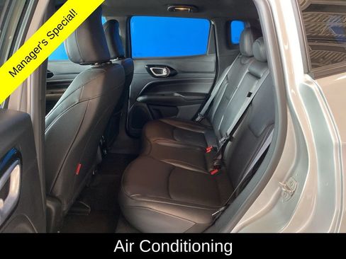 Used 2025 Jeep Compass Trailhawk AWD/4WD image 10