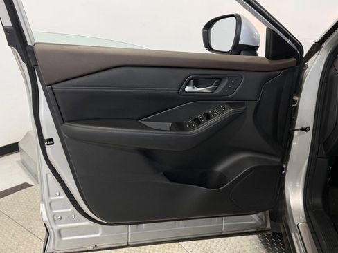 Used 2023 Nissan Rogue SL w/ SL Premium Package image 17