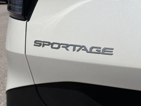 Used 2023 Kia Sportage EX AWD/4WD image 11