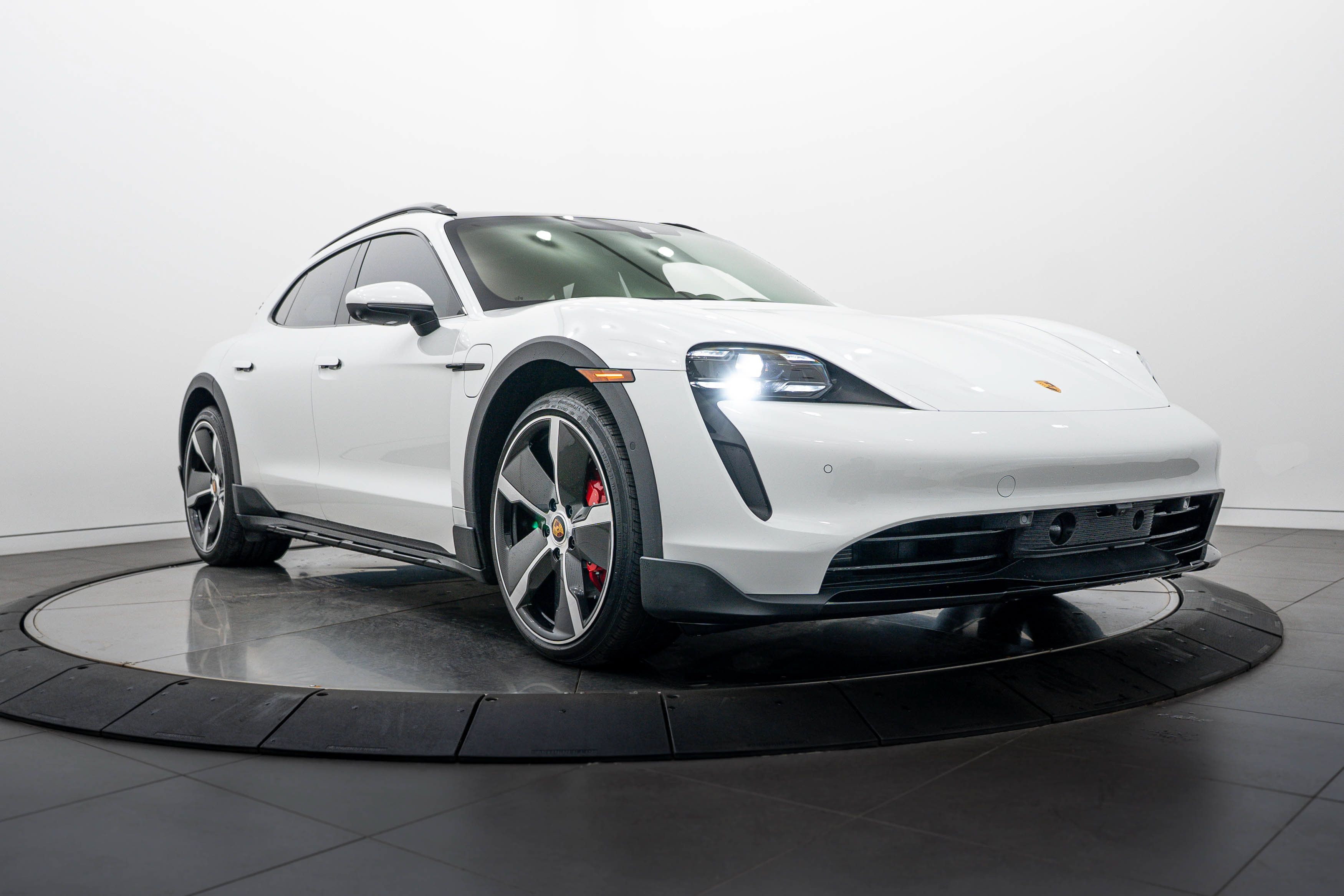 Certified 2023 Porsche Taycan 4S AWD/4WD image 9
