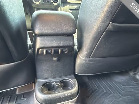 Used 2018 Jeep Wrangler Unlimited Rubicon w/ Connectivity Group AWD/4WD image 15