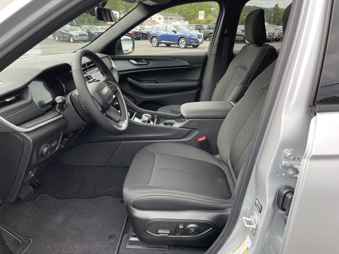 New 2025 Jeep Grand Cherokee Laredo X image 10