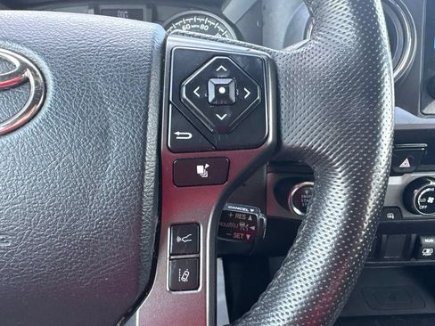 Used 2018 Toyota Tacoma TRD Off-Road AWD/4WD image 10