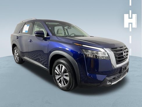 Used 2022 Nissan Pathfinder SL AWD/4WD image 1