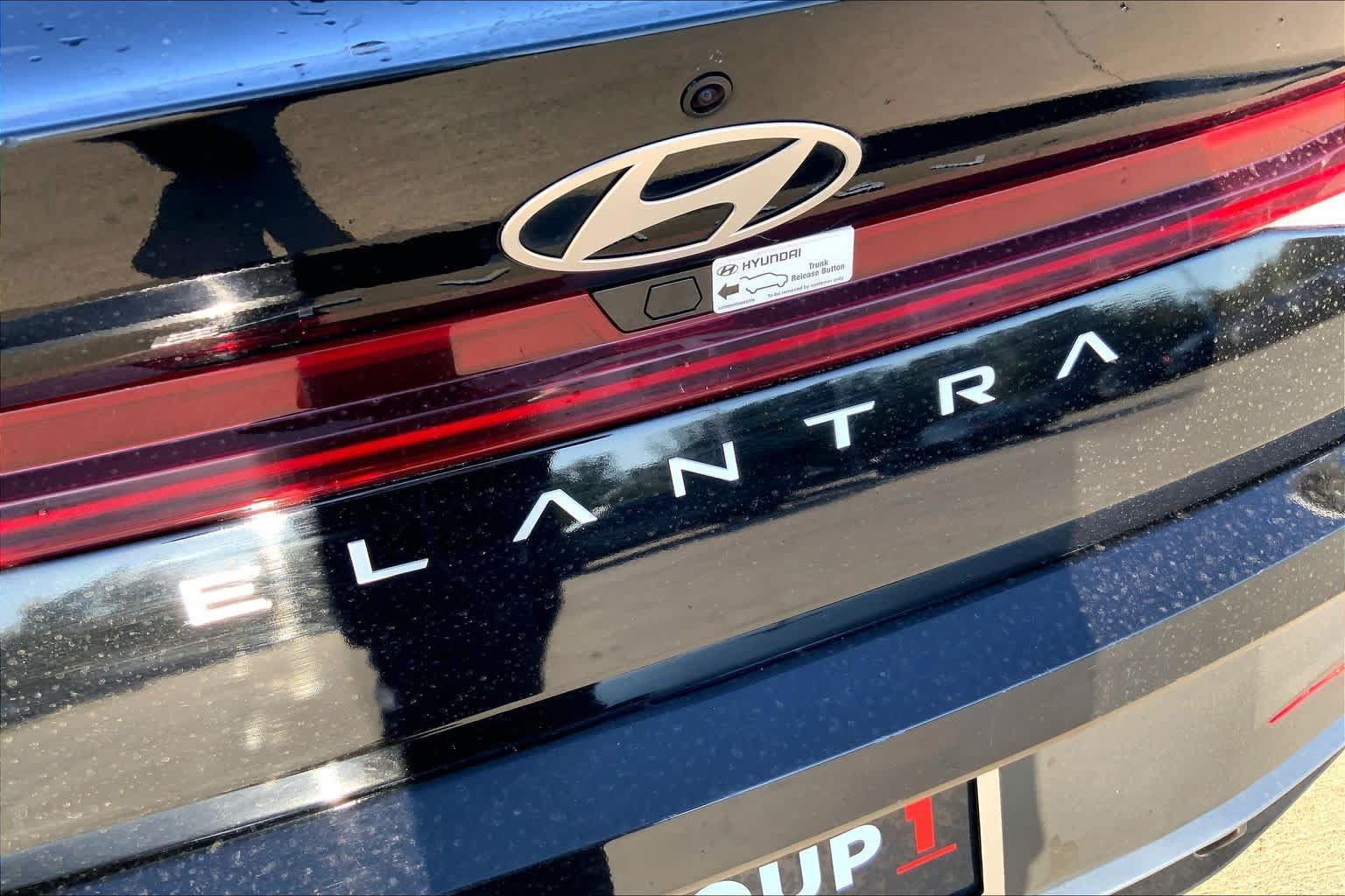 Used 2025 Hyundai Elantra SEL FWD image 29