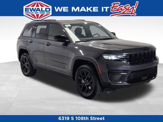 New 2025 Jeep Grand Cherokee Altitude video 1