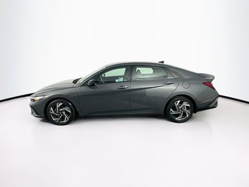 Used 2025 Hyundai Elantra Sport FWD image 4