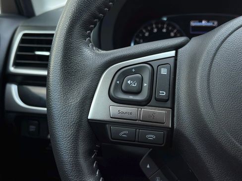 Used 2018 Subaru Forester 2.5i Touring AWD/4WD image 11