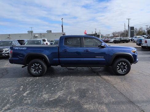Used 2023 Toyota Tacoma TRD Off-Road w/ TRD Premium Off Road Package image 2