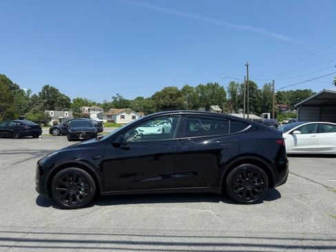 Used 2023 Tesla Model Y Long Range AWD/4WD image 2