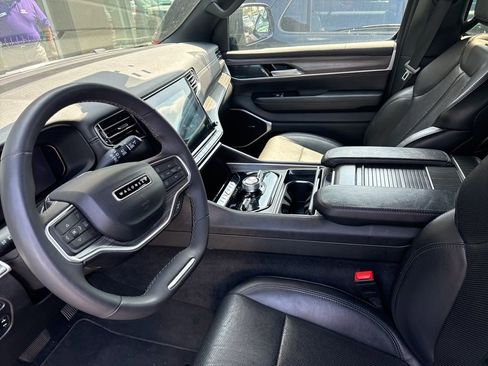 Used 2024 Jeep Wagoneer Series III AWD/4WD image 14