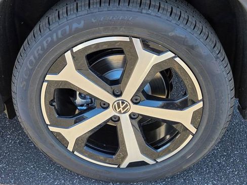 New 2026 Volkswagen Tiguan SE image 5