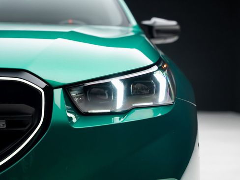 Used 2025 BMW M5 w/ Carbon Package image 9