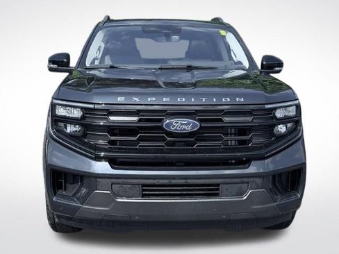 Used 2025 Ford Expedition Active AWD/4WD image 2