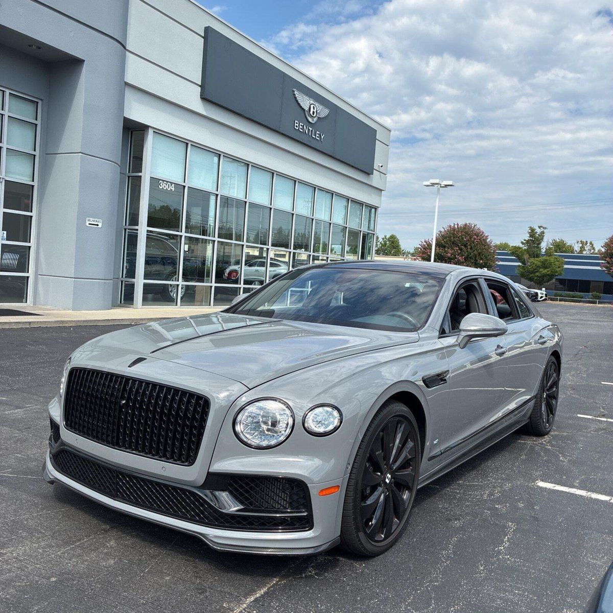 Used 2022 Bentley Flying Spur V8 AWD/4WD image 3