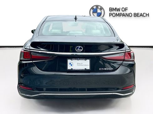 Used 2022 Lexus ES 300h w/ Premium Package FWD image 6