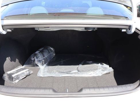 New 2026 Hyundai Elantra Limited FWD image 9