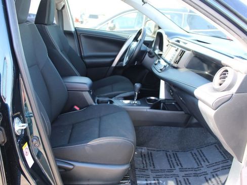 Used 2018 Toyota RAV4 XLE image 18