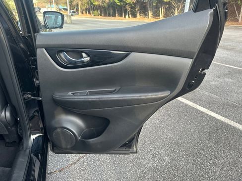 Used 2021 Nissan Rogue Sport SV w/ Technology Package image 16