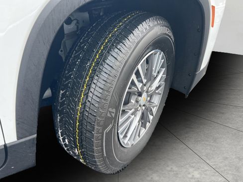 Used 2023 Chevrolet Traverse LT w/ Midnight/Sport Edition image 39