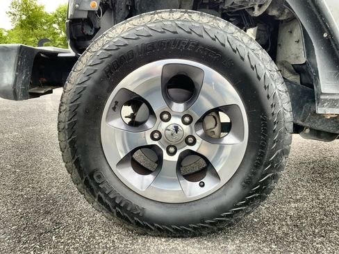 Used 2016 Jeep Wrangler Unlimited Sahara w/ Connectivity Group AWD/4WD image 18
