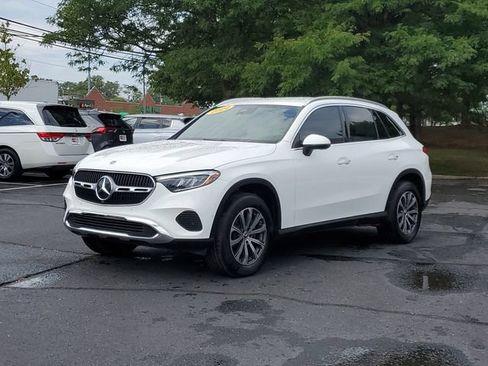 Used 2024 Mercedes-Benz GLC 300 4MATIC image 2
