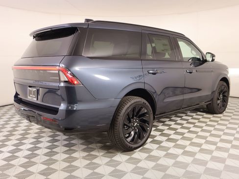 New 2026 Lincoln Navigator Reserve w/ Jet Appearance Package AWD/4WD image 22