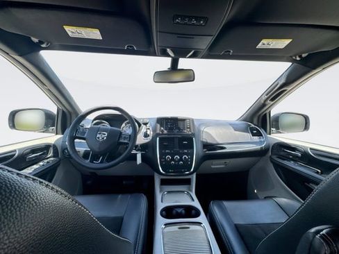 Used 2019 Dodge Grand Caravan SXT FWD image 15