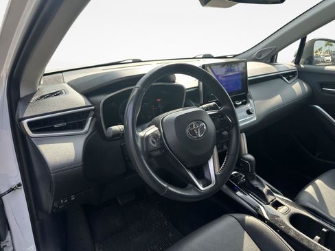 Used 2023 Toyota Corolla Cross XLE w/ Convenience Package FWD image 11