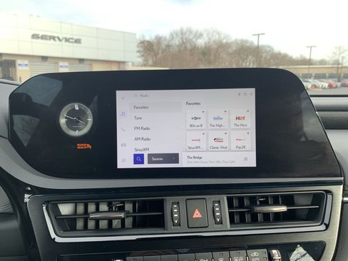 Certified 2025 Lexus ES 350 w/ Premium Package image 23