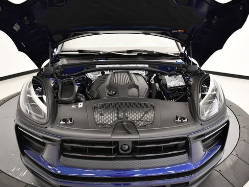 Certified 2025 Porsche Macan image 12