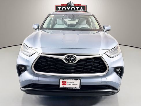 Certified 2022 Toyota Highlander XLE image 2