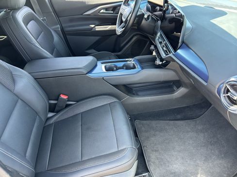 Used 2025 Chevrolet Equinox EV LT w/ Convenience Package image 12