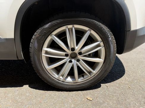 Used 2014 Volkswagen Tiguan SE FWD image 33