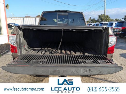 Used 2018 Nissan Titan SL image 12