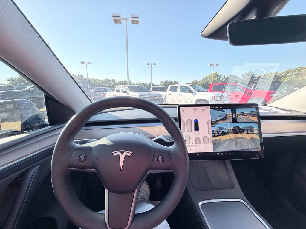 Used 2024 Tesla Model Y 2WD image 16