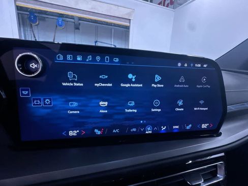 Used 2025 Chevrolet Traverse LT image 23